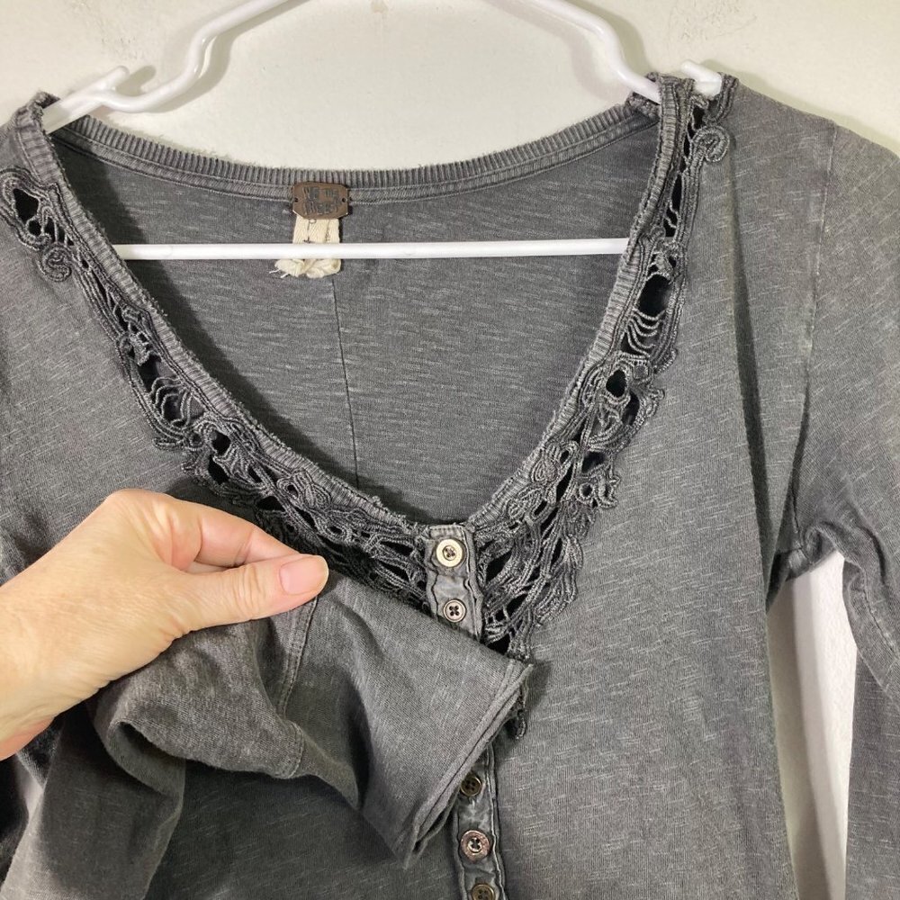 Womens We The Free Lace Button Boho V Neck Top Distressed Gray S - Picture 4 of 10